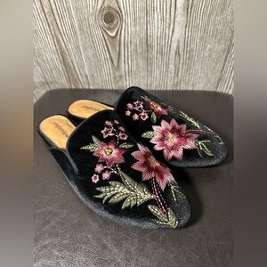 Comfortview Floral Emroidered Black Velvet Mules Sz 10 Wide